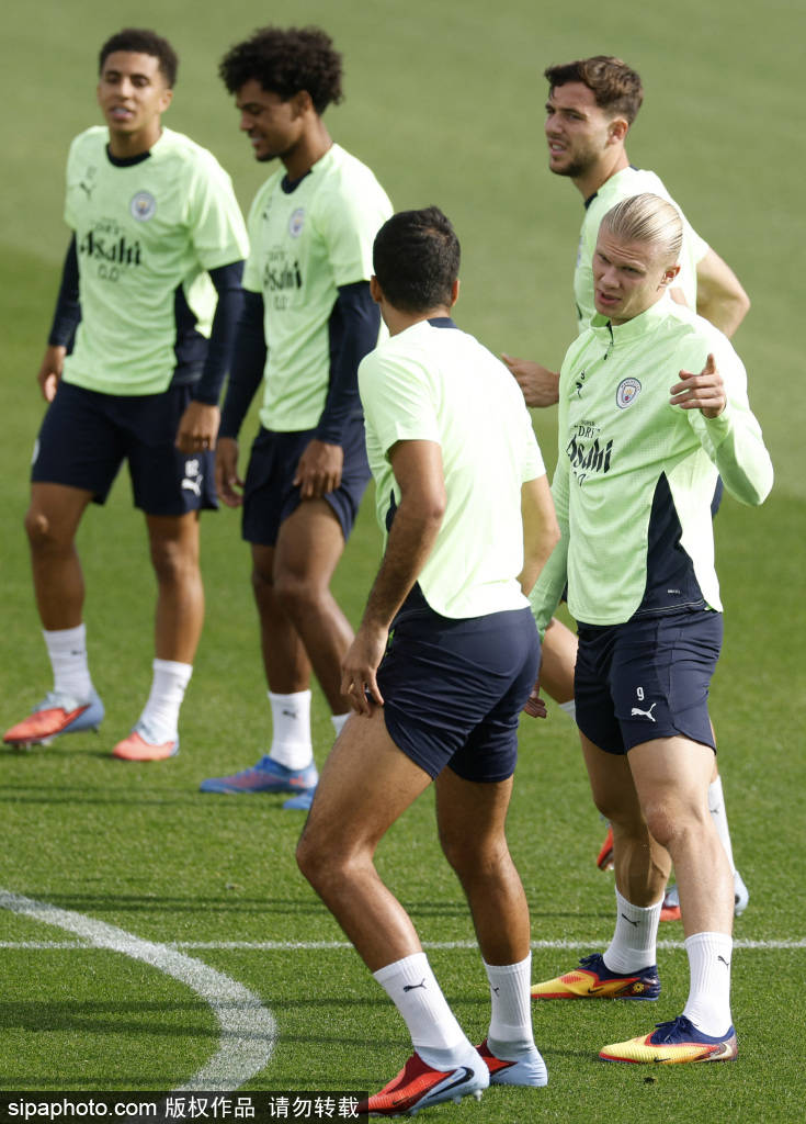 短暂的回家!那不勒斯26分钟染红少打一人,德布劳内被替换下场