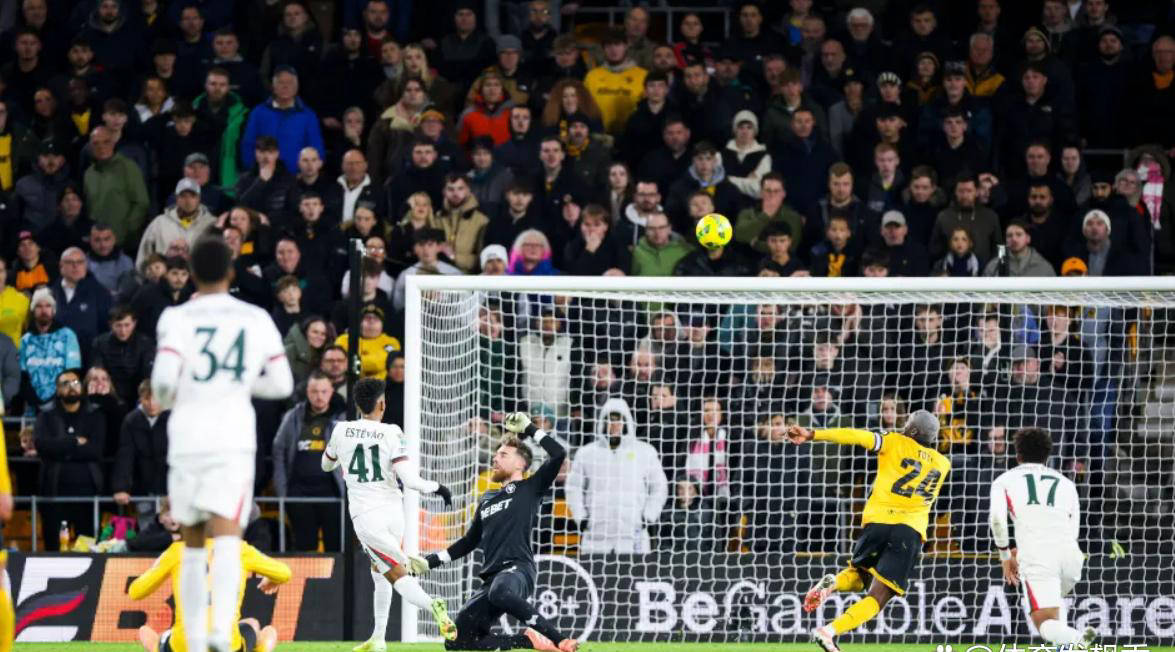 英联赛杯八强战况综述:切尔西替补轻松应对,曼城轮换战略大获成功